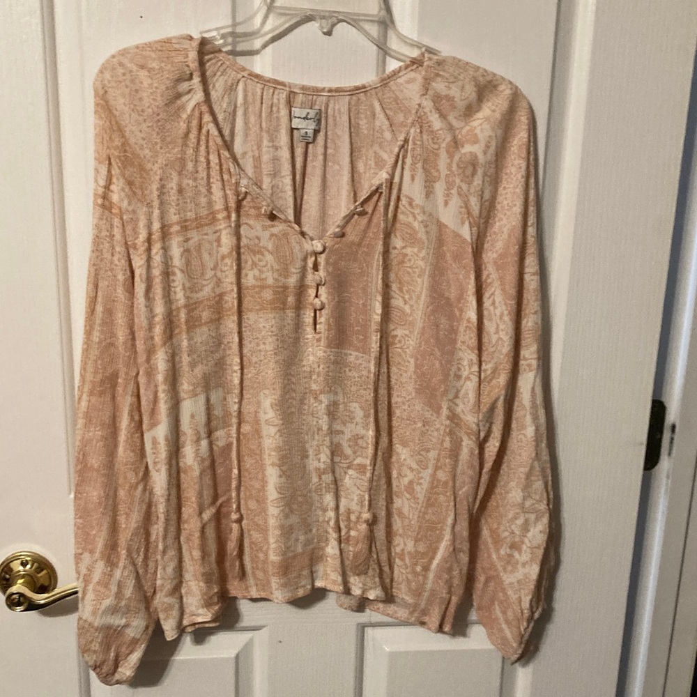 Wonderly Blush Paisley Tie-Front Peasant Blouse